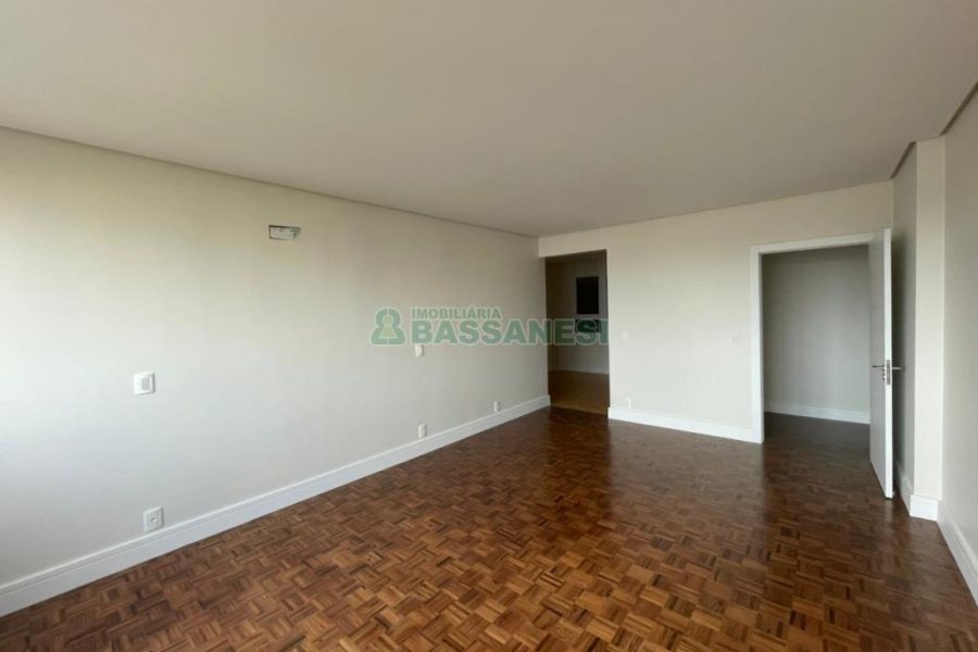 Apartamento com 200m², 3 dormitórios, 1 vaga, no bairro Centro em Caxias do Sul para Comprar