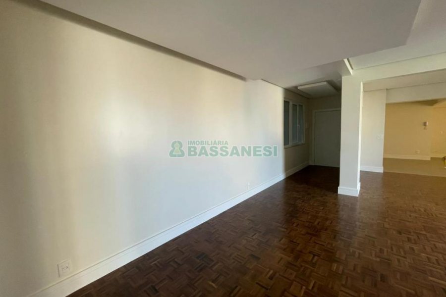 Apartamento com 200m², 3 dormitórios, 1 vaga, no bairro Centro em Caxias do Sul para Comprar