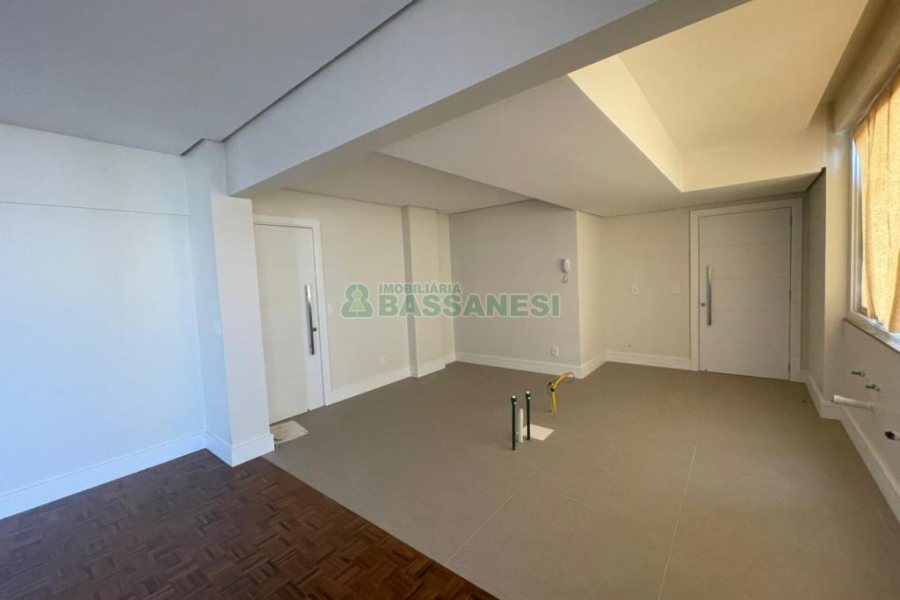 Apartamento com 200m², 3 dormitórios, 1 vaga, no bairro Centro em Caxias do Sul para Comprar