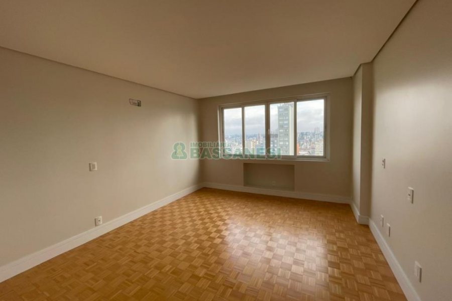 Apartamento com 200m², 3 dormitórios, 1 vaga, no bairro Centro em Caxias do Sul para Comprar