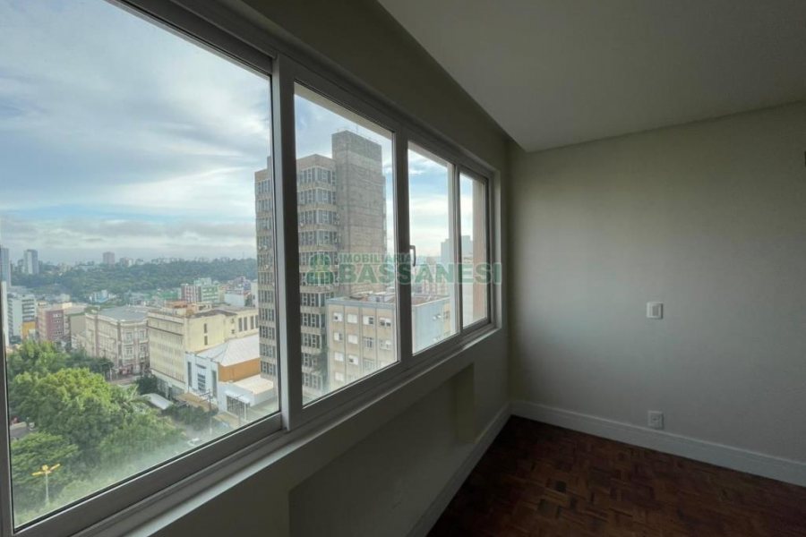 Apartamento com 200m², 3 dormitórios, 1 vaga, no bairro Centro em Caxias do Sul para Comprar