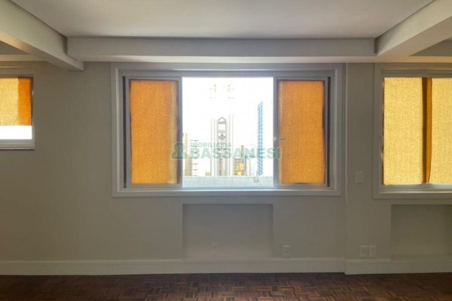 Apartamento com 200m², 3 dormitórios, 1 vaga, no bairro Centro em Caxias do Sul para Comprar