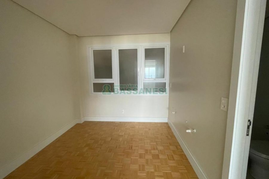 Apartamento com 200m², 3 dormitórios, 1 vaga, no bairro Centro em Caxias do Sul para Comprar