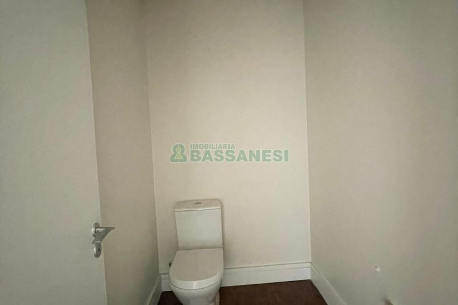 Apartamento com 200m², 3 dormitórios, 1 vaga, no bairro Centro em Caxias do Sul para Comprar