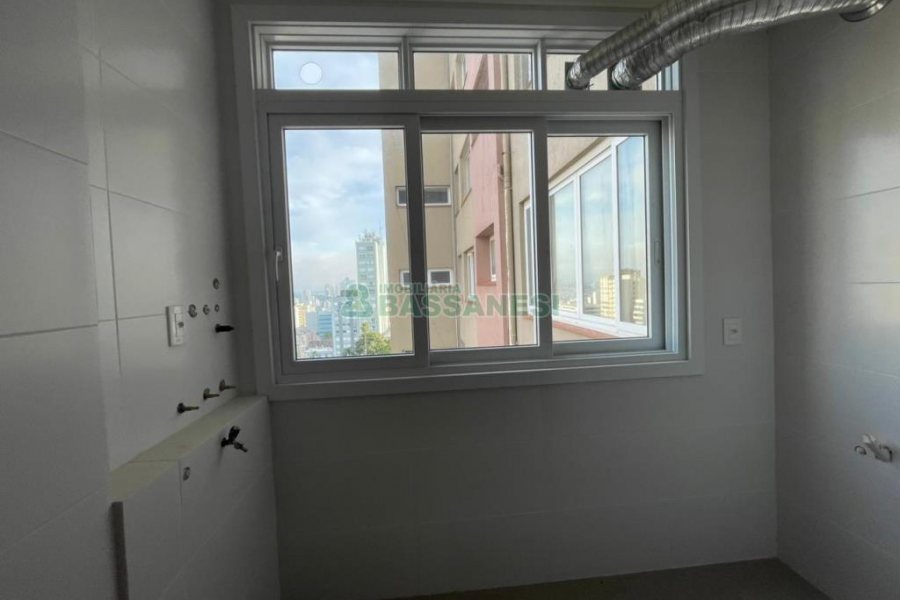 Apartamento com 200m², 3 dormitórios, 1 vaga, no bairro Centro em Caxias do Sul para Comprar