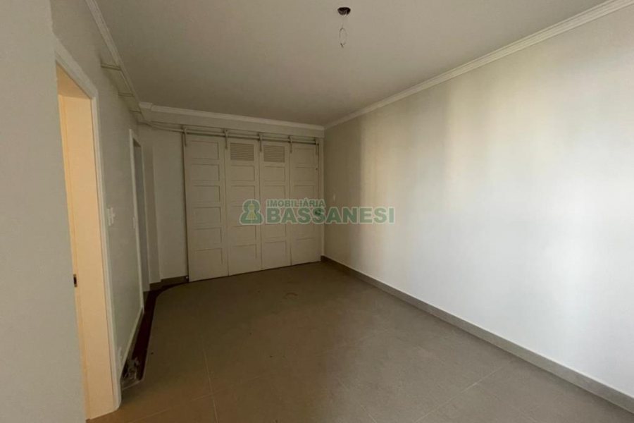 Apartamento com 200m², 3 dormitórios, 1 vaga, no bairro Centro em Caxias do Sul para Comprar