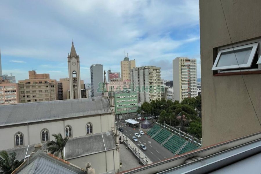 Apartamento com 200m², 3 dormitórios, 1 vaga, no bairro Centro em Caxias do Sul para Comprar