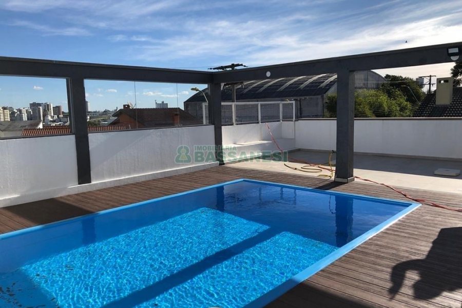 Casa com 598m², 5 dormitórios, 4 vagas, no bairro Cinqüentenário em Caxias do Sul para Comprar