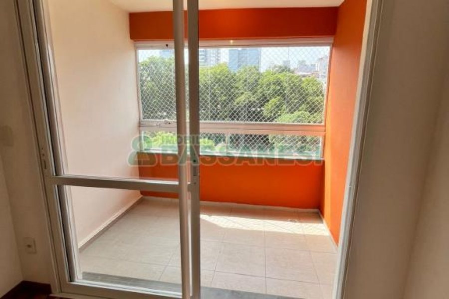 Apto Mobiliado com 70m², 2 dormitórios, 2 vagas, no bairro Lourdes em Caxias do Sul para Alugar