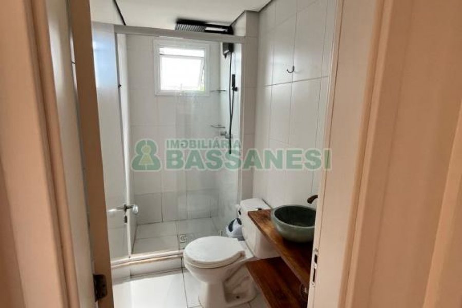 Apto Mobiliado com 70m², 2 dormitórios, 2 vagas, no bairro Lourdes em Caxias do Sul para Alugar