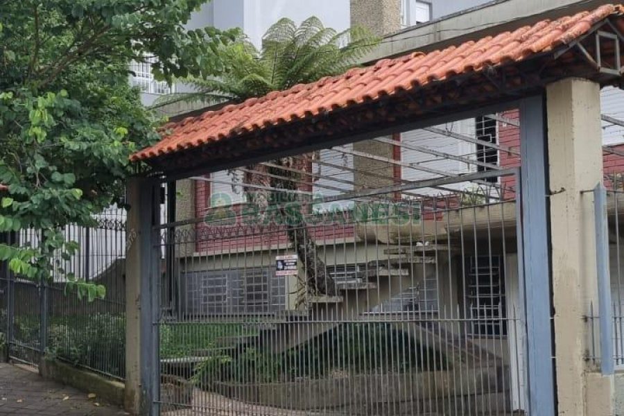Casa com 104m², 3 dormitórios, 2 vagas, no bairro Panazzolo em Caxias do Sul para Comprar