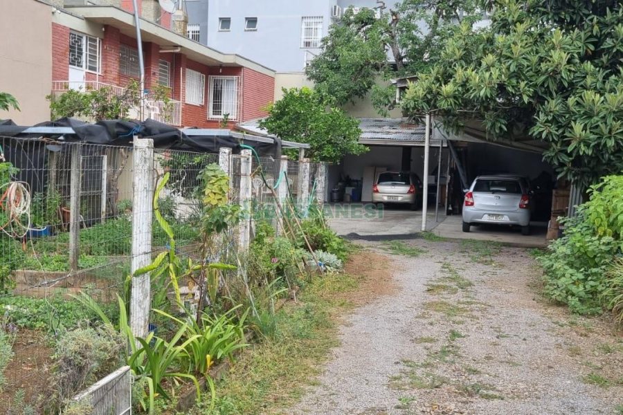 Casa com 104m², 3 dormitórios, 2 vagas, no bairro Panazzolo em Caxias do Sul para Comprar