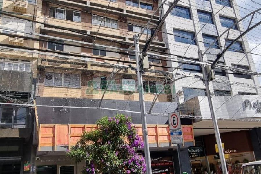 Sala com 38m², no bairro Centro em Caxias do Sul para Comprar