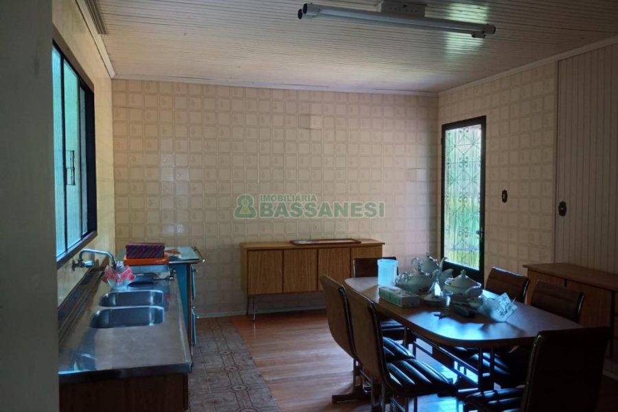 Casa com 195m², 3 dormitórios, 2 vagas, no bairro Galópolis em Caxias do Sul para Alugar