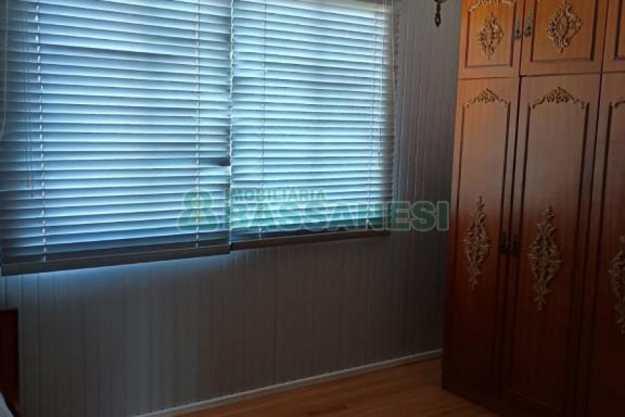 Casa com 195m², 3 dormitórios, 2 vagas, no bairro Galópolis em Caxias do Sul para Alugar