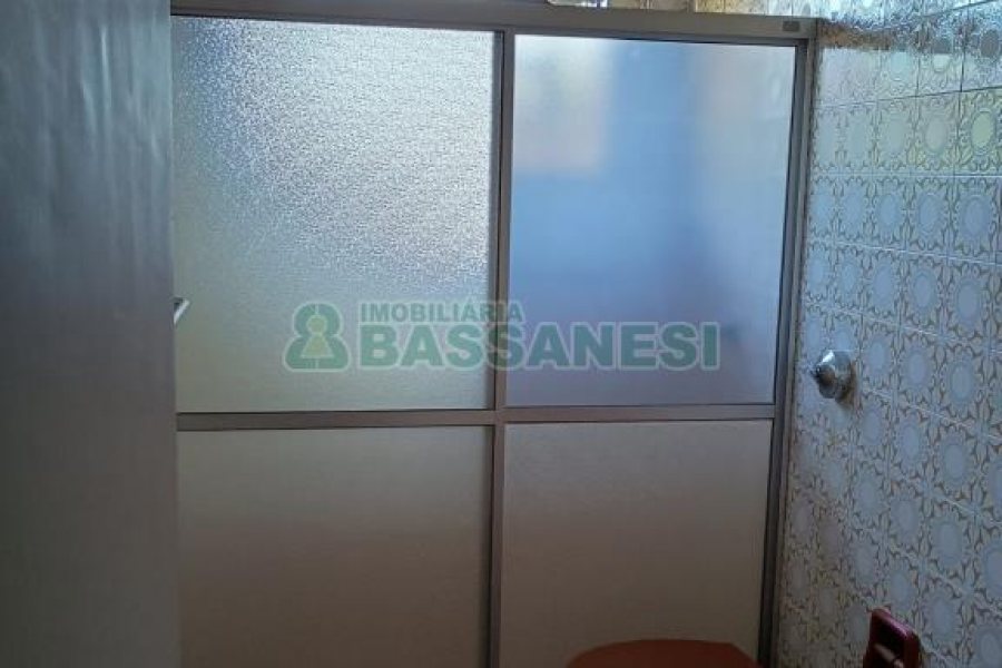 Casa com 195m², 3 dormitórios, 2 vagas, no bairro Galópolis em Caxias do Sul para Alugar