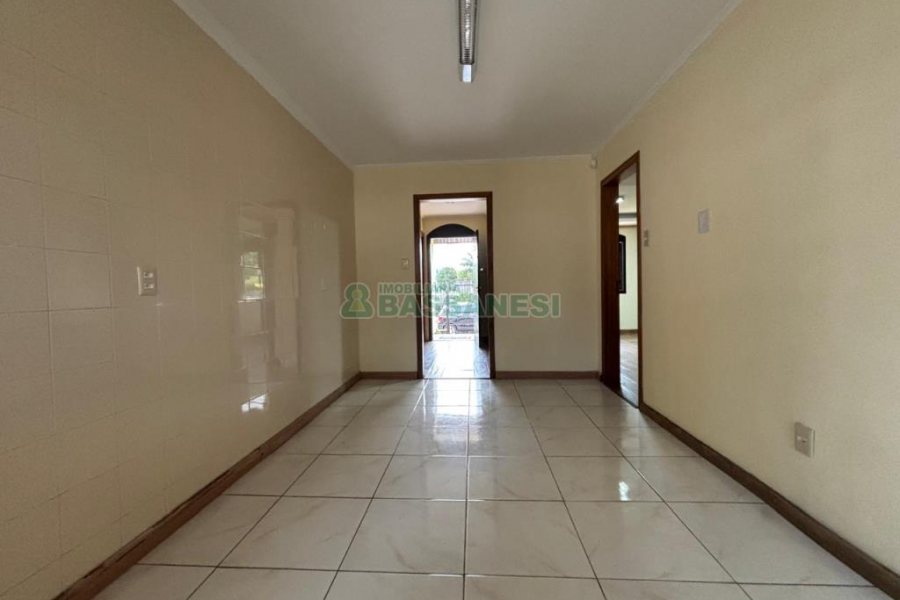 Casa com 250m², 3 dormitórios, 5 vagas, no bairro Jardim América em Caxias do Sul para Alugar