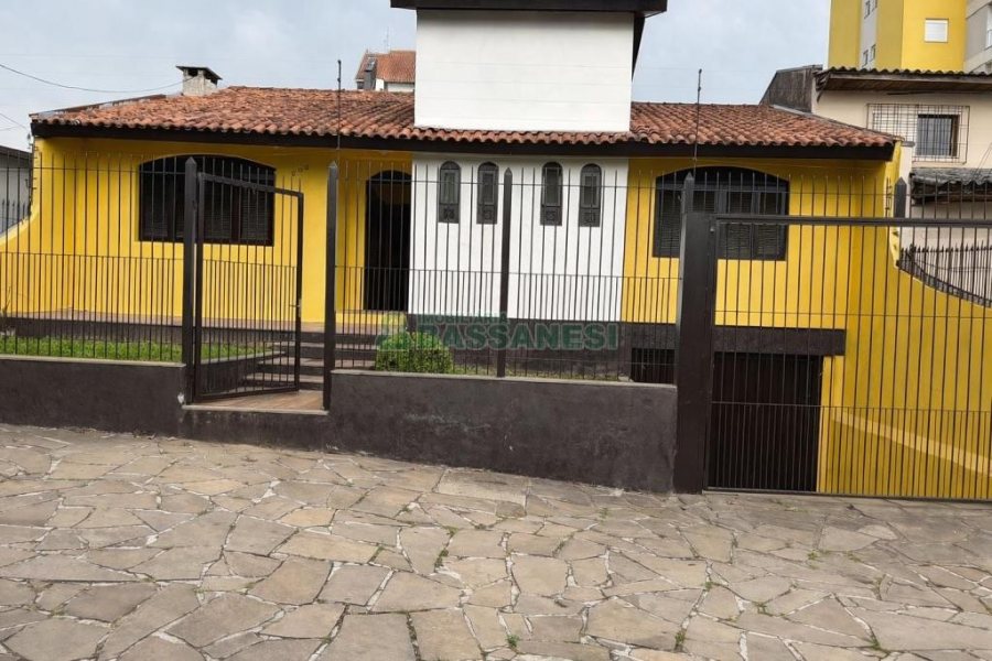 Casa com 250m², 3 dormitórios, 5 vagas, no bairro Jardim América em Caxias do Sul para Alugar