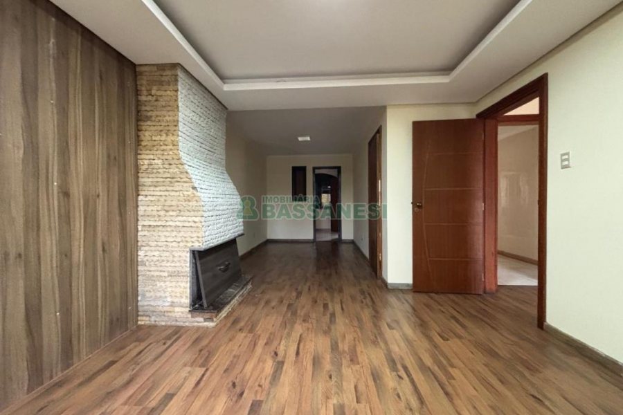 Casa com 250m², 3 dormitórios, 5 vagas, no bairro Jardim América em Caxias do Sul para Alugar