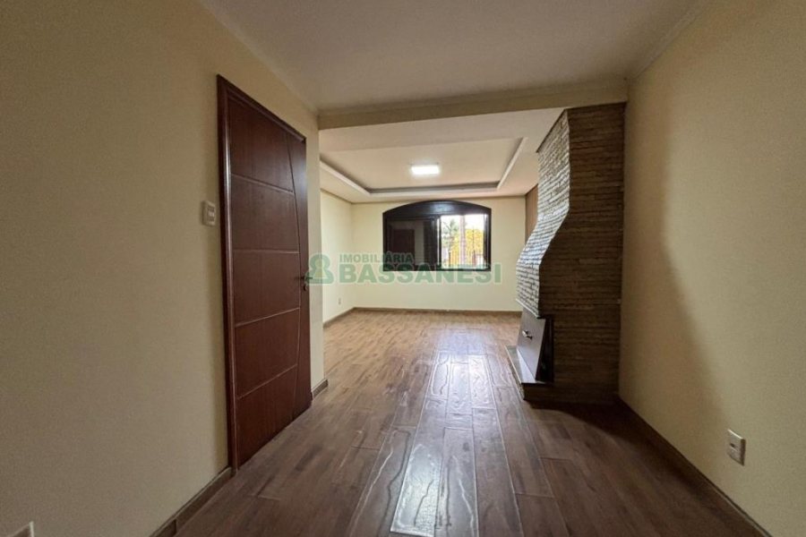 Casa com 250m², 3 dormitórios, 5 vagas, no bairro Jardim América em Caxias do Sul para Alugar