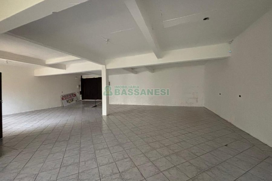Casa com 250m², 3 dormitórios, 5 vagas, no bairro Jardim América em Caxias do Sul para Alugar