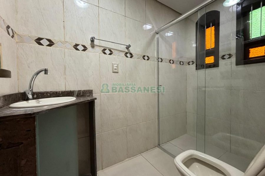 Casa com 250m², 3 dormitórios, 5 vagas, no bairro Jardim América em Caxias do Sul para Alugar