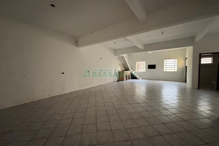 Casa com 250m², 3 dormitórios, 5 vagas, no bairro Jardim América em Caxias do Sul para Alugar