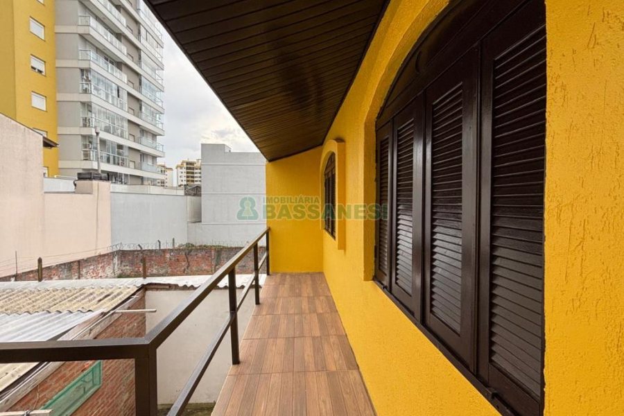 Casa com 250m², 3 dormitórios, 5 vagas, no bairro Jardim América em Caxias do Sul para Alugar