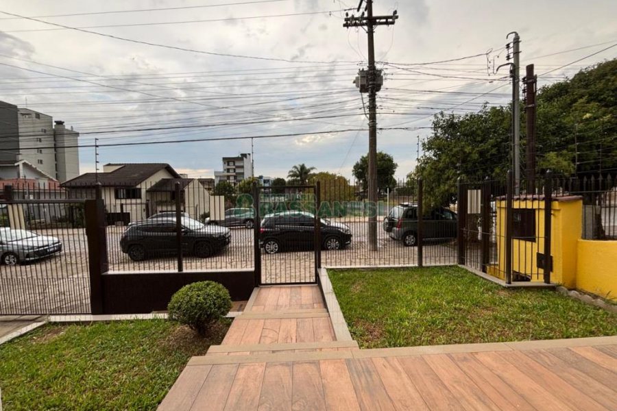 Casa com 250m², 3 dormitórios, 5 vagas, no bairro Jardim América em Caxias do Sul para Alugar