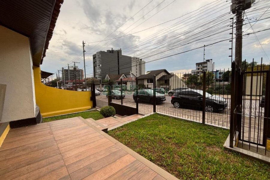 Casa com 250m², 3 dormitórios, 5 vagas, no bairro Jardim América em Caxias do Sul para Alugar