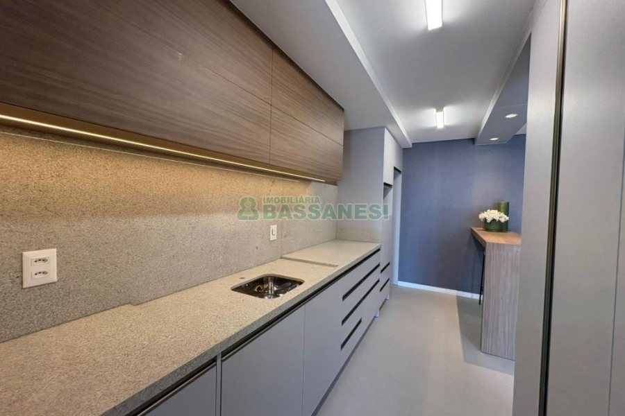 Apartamento com 110m², 3 dormitórios, 2 vagas, no bairro Petrópolis em Caxias do Sul para Comprar