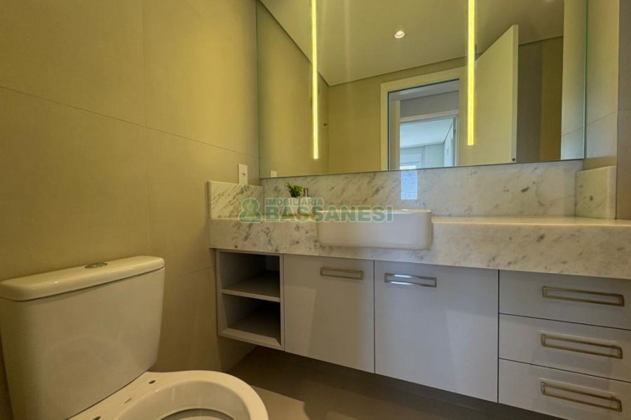 Apartamento com 110m², 3 dormitórios, 2 vagas, no bairro Petrópolis em Caxias do Sul para Comprar