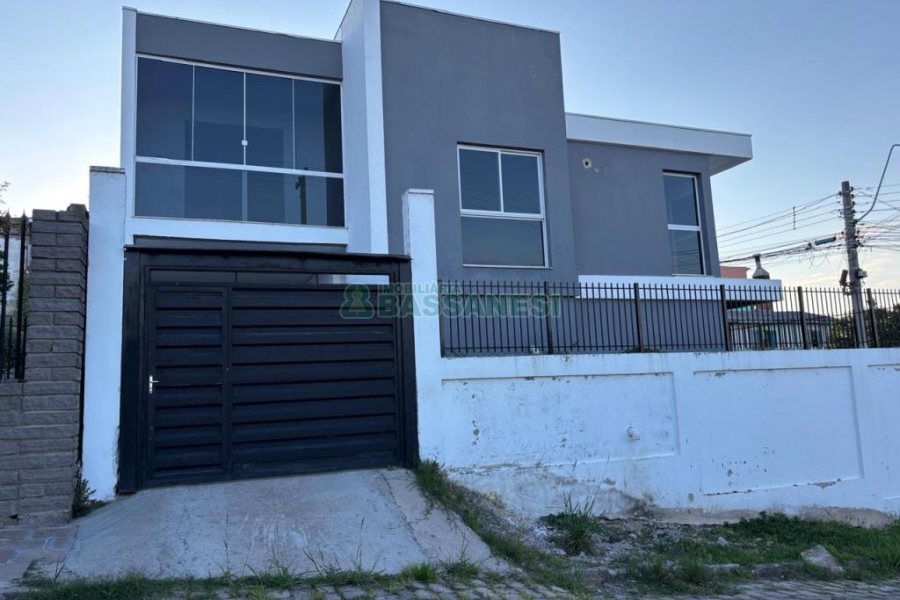 Casa com 160m², 3 dormitórios, no bairro Charqueadas em Caxias do Sul para Alugar