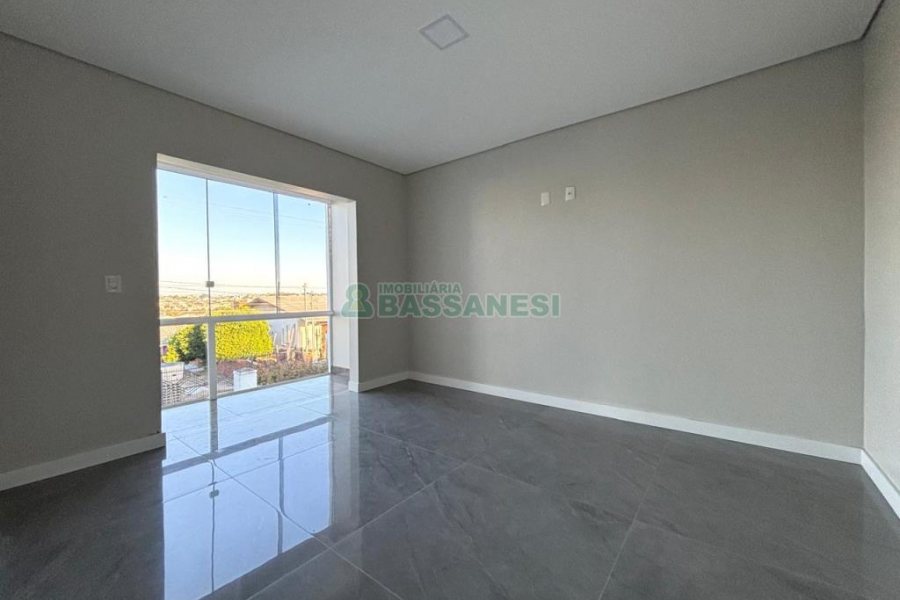 Casa com 160m², 3 dormitórios, no bairro Charqueadas em Caxias do Sul para Alugar