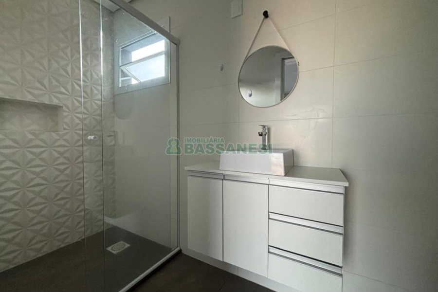 Casa com 160m², 3 dormitórios, no bairro Charqueadas em Caxias do Sul para Alugar