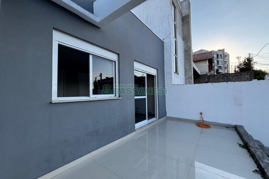 Casa com 160m², 3 dormitórios, no bairro Charqueadas em Caxias do Sul para Alugar