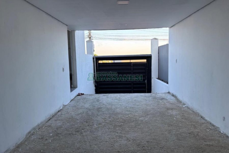 Casa com 160m², 3 dormitórios, no bairro Charqueadas em Caxias do Sul para Alugar