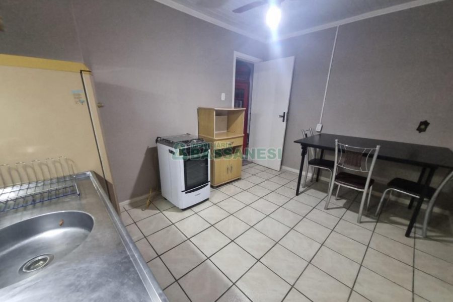 Kitinete com 30m², 1 dormitório, no bairro Planalto em Caxias do Sul para Alugar