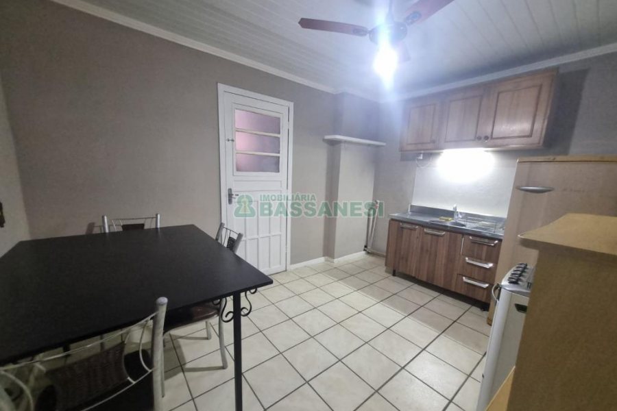 Kitinete com 30m², 1 dormitório, no bairro Planalto em Caxias do Sul para Alugar