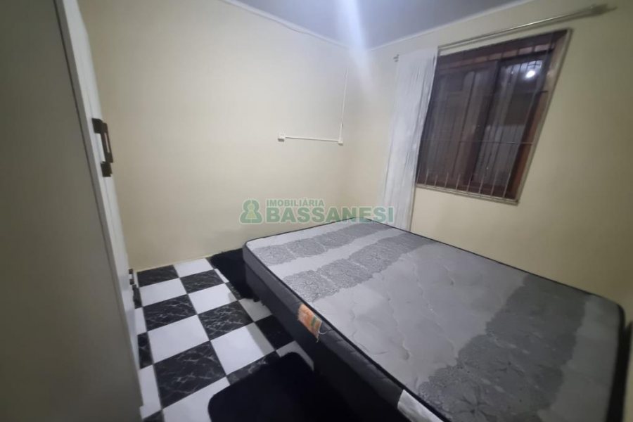 Kitinete com 30m², 1 dormitório, no bairro Planalto em Caxias do Sul para Alugar