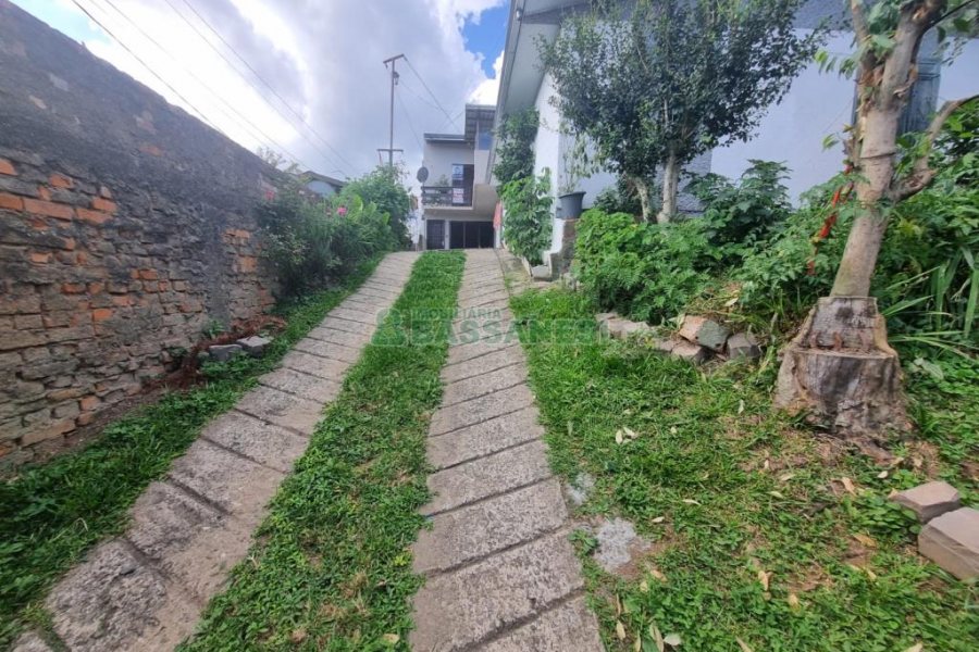 Casa com 150m², 3 dormitórios, 2 vagas, no bairro Planalto em Caxias do Sul para Alugar