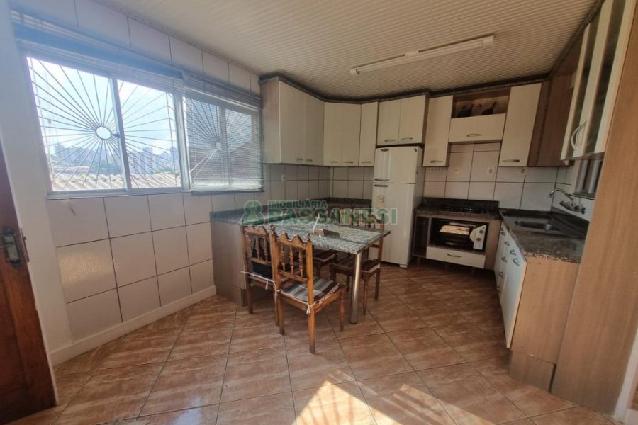 Casa com 150m², 3 dormitórios, 2 vagas, no bairro Planalto em Caxias do Sul para Alugar