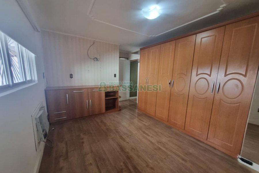 Casa com 150m², 3 dormitórios, 2 vagas, no bairro Planalto em Caxias do Sul para Alugar