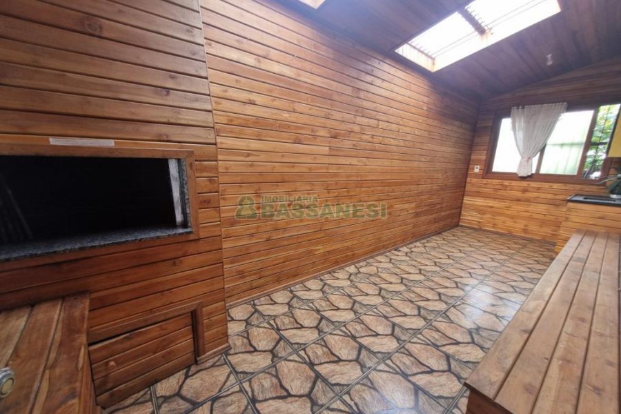 Casa com 150m², 3 dormitórios, 2 vagas, no bairro Planalto em Caxias do Sul para Alugar