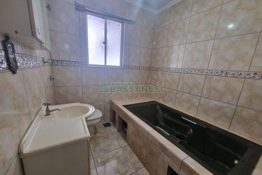 Casa com 150m², 3 dormitórios, 2 vagas, no bairro Planalto em Caxias do Sul para Alugar