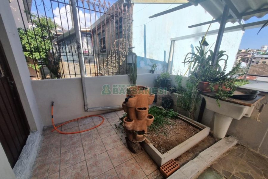 Casa com 150m², 3 dormitórios, 2 vagas, no bairro Planalto em Caxias do Sul para Alugar