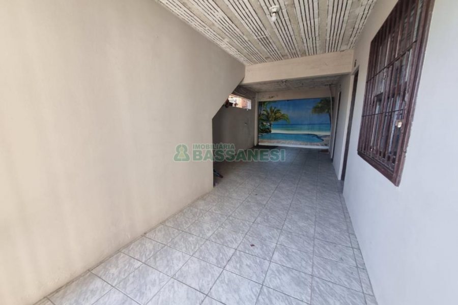 Casa com 150m², 3 dormitórios, 2 vagas, no bairro Planalto em Caxias do Sul para Alugar