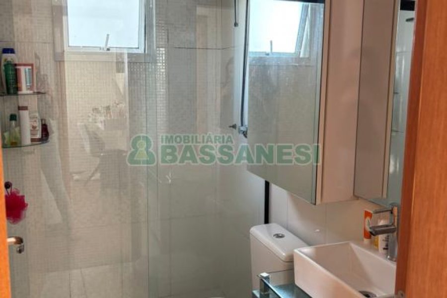 Apartamento com 55m², 2 dormitórios, 1 vaga, no bairro Vinhedos em Caxias do Sul para Alugar