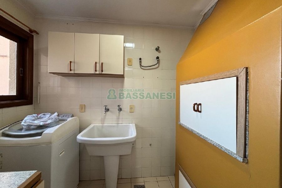 Apartamento com 84m², 2 dormitórios, 1 vaga, no bairro Rio Branco em Caxias do Sul para Alugar