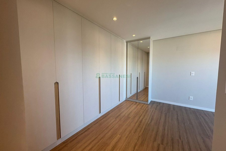 Apto Mobiliado com 110m², 3 dormitórios, 1 vaga, no bairro Petrópolis em Caxias do Sul para Alugar
